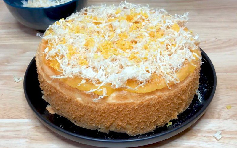 Salted egg sponge cake made with an air fryer