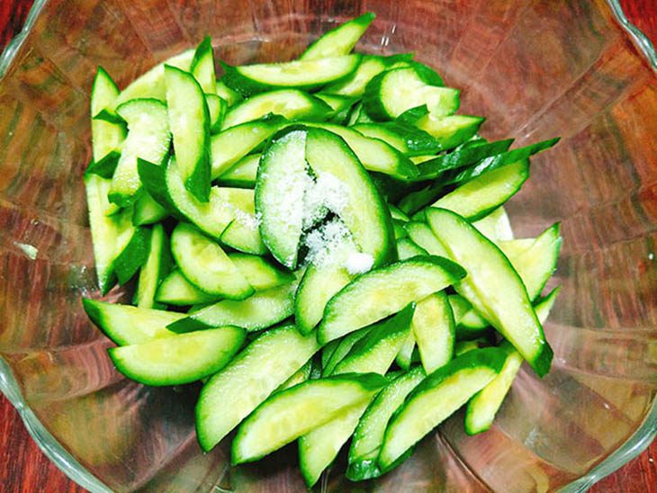 Step 1 Prepare ingredients for pickled cucumber (pickled gherkin) in fish sauce