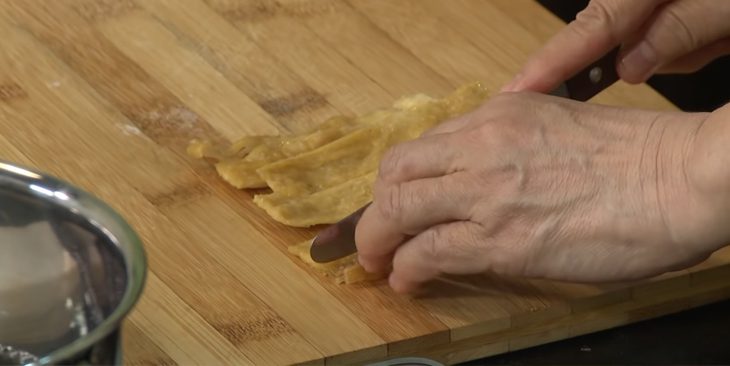 Step 1 Prepare the ingredients for Vegetarian Mushroom Spring Rolls