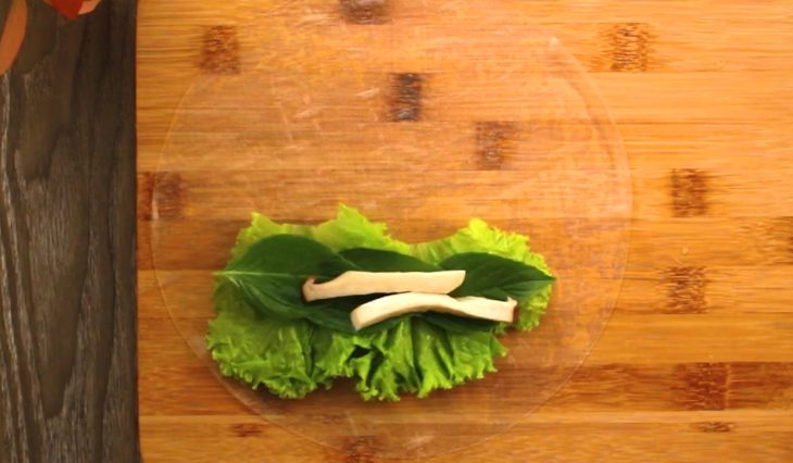 Step 3 Wrap the rice paper Vegetarian Spring Rolls with Chicken Leg Mushrooms and Tofu Skin