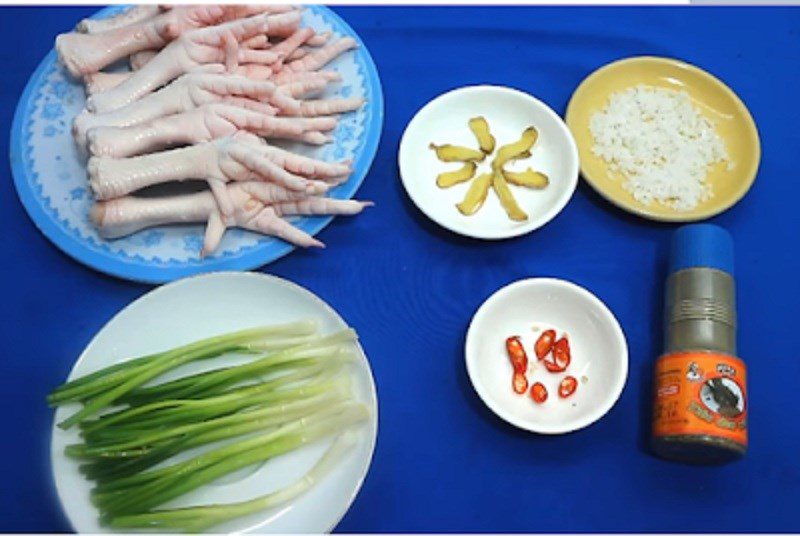 Ingredients for the dish 3 ways to make steamed chicken feet with onion, lemongrass, and crispy boiled