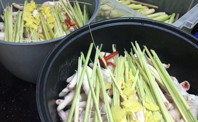 Step 2 Steamed chicken feet with lemongrass and chili Steamed chicken feet with lemongrass