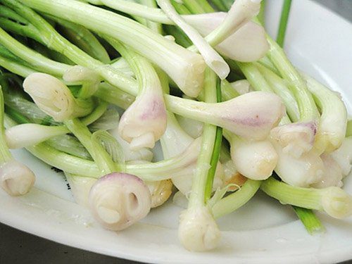 Step 1 Prepare the ingredients for Steamed Chicken Feet with Onion