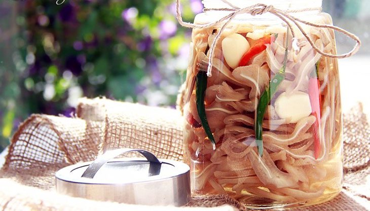 Step 3 Pickling the pig ears Pig ear pickled in vinegar