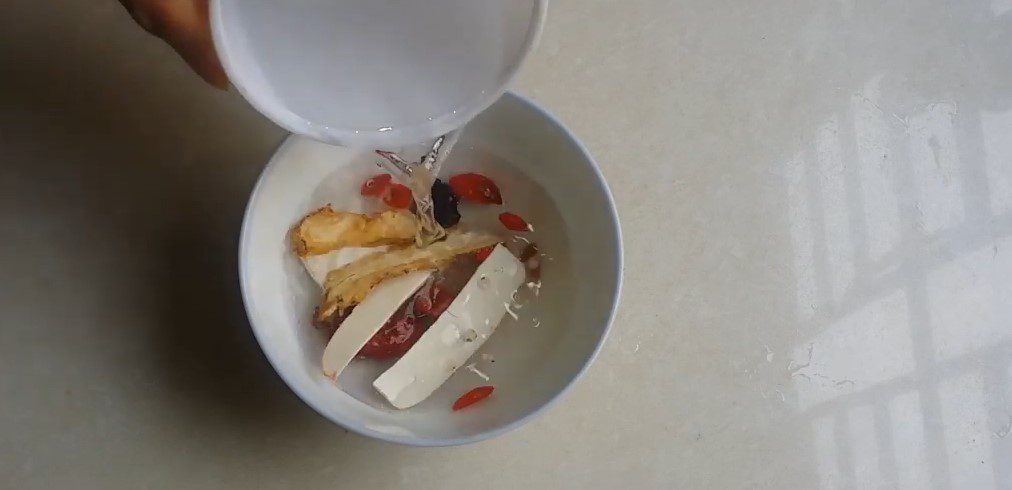 Step 1 Prepare the Ingredients for Herbal Duck Eggs