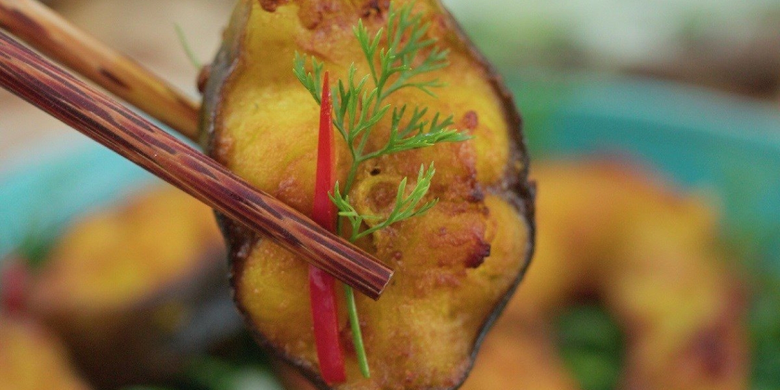 3 ways to make grilled catfish with salt pepper and turmeric and aromatic garlic 05294