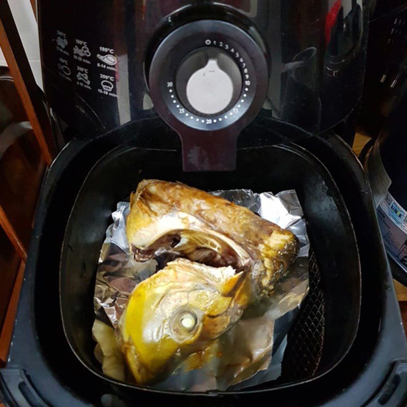 Step 3 Frying Carp Carp Stewed with Pickled Mustard Greens