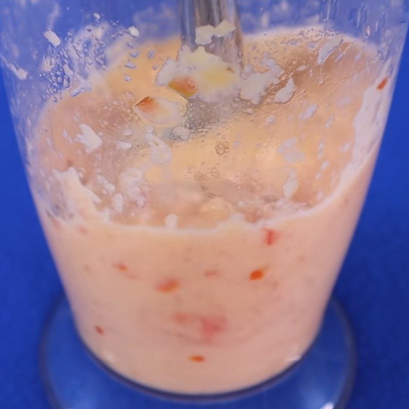 Step 3 Grind the fragrant and tomato for sour and spicy vegetarian hotpot