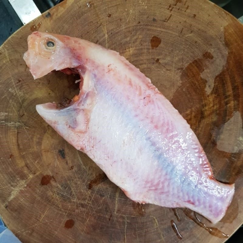 Step 1 Prepare the red fish for fish soup