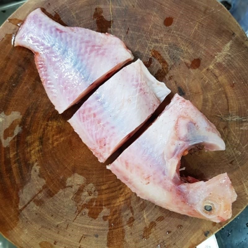 Step 1 Prepare the red fish for fish soup