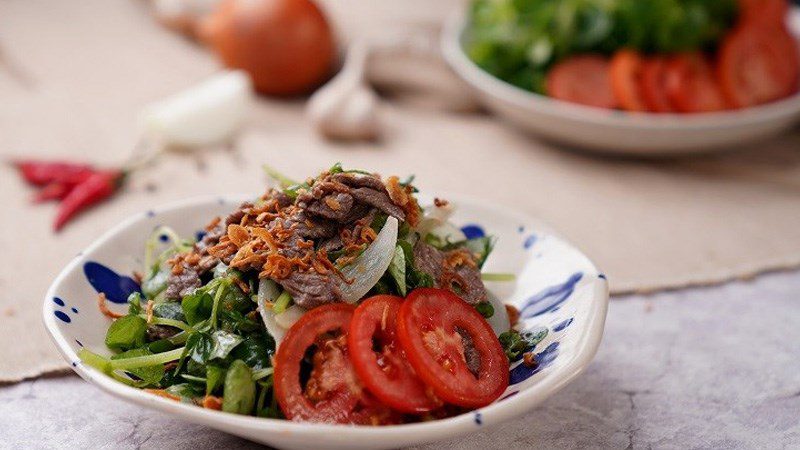 Beef salad with water lily