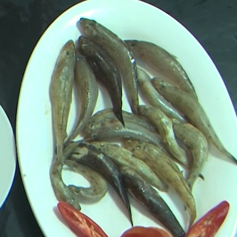 Step 1 Prepare goby fish for braised goby fish with fermented soybeans