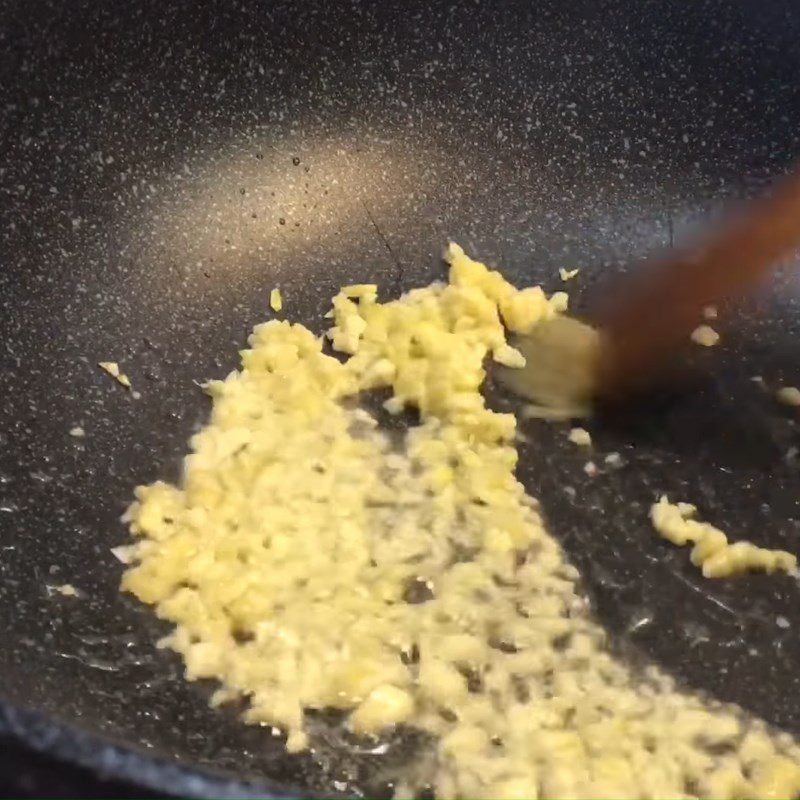 Step 3 Sauté chicken for fragrant chicken