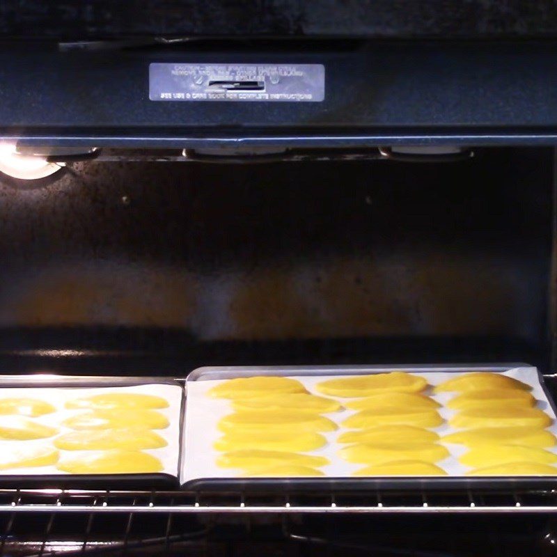 Step 3 Drying mango with an oven Dried mango using an oven