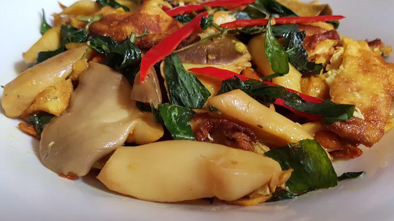 Stir-fried oyster mushrooms with tofu skin