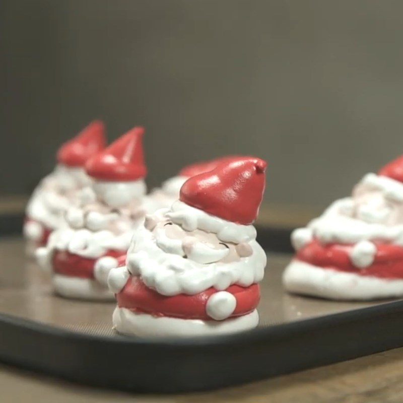 Step 5 Final product Swiss meringue Santa Claus