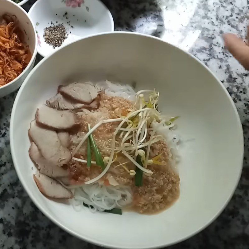 Step 5 Completion Dry rice noodle with barbecued pork