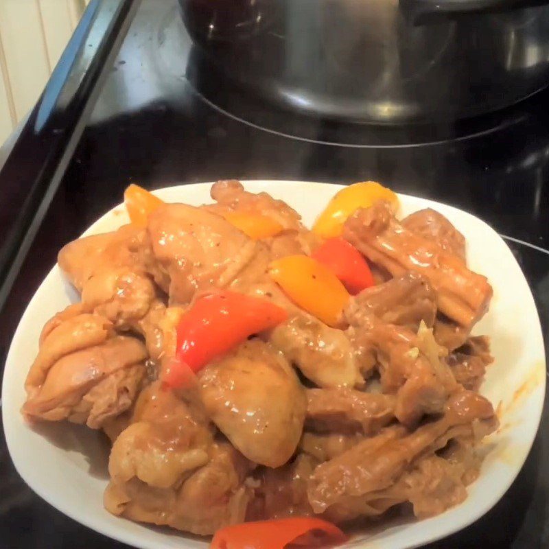 Step 5 Finished product Dried bamboo shoot braised chicken