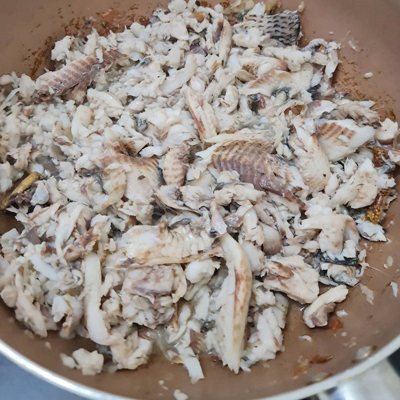 Step 2 Cook the soup for Snakehead fish soup with Water spinach