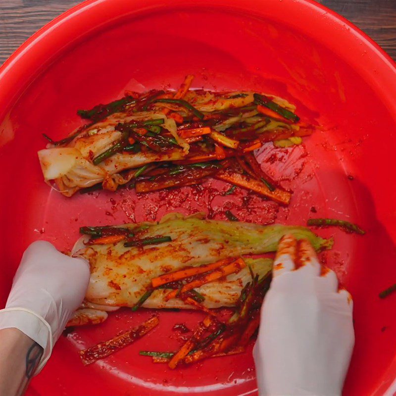 Step 5 Mixing kimchi Napa cabbage kimchi