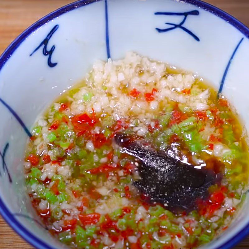 Step 2 Make garlic onion sauce Steamed squid with garlic onion