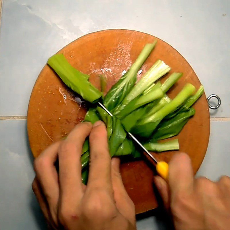 Step 1 Prepare the ingredients for Stir-fried noodles with greens and onions