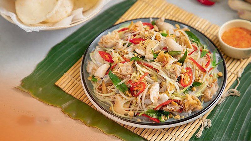 Green papaya salad with garlic snails