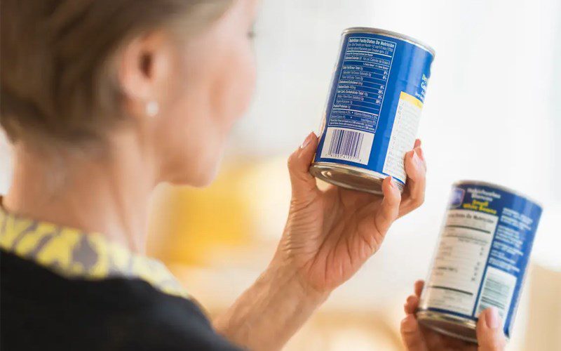 Pay attention to the ingredients of the product when buying canned goods