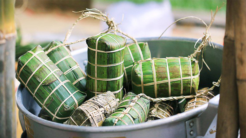 Arrange the cakes tightly in the pot