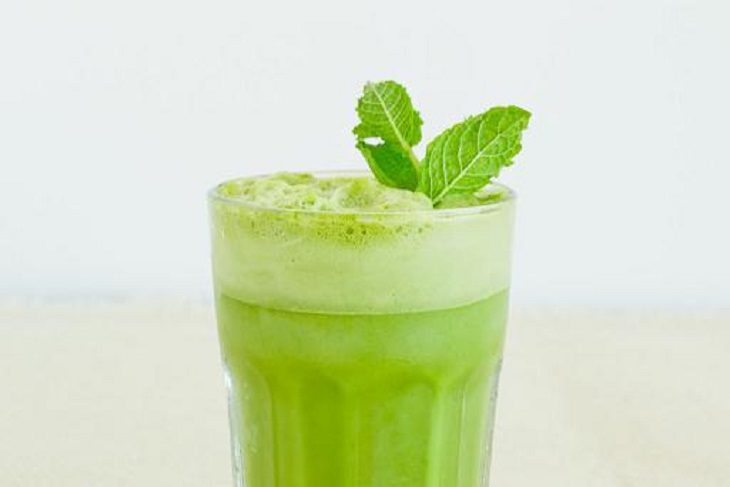 Fresh milk smoothie, mint