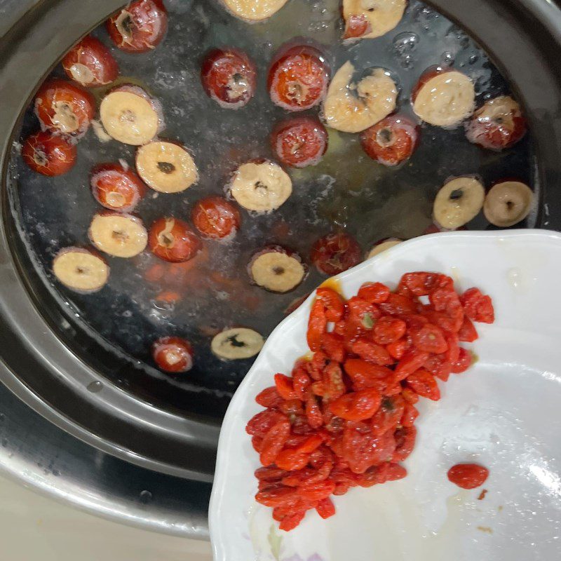 Step 2 Steamed Bird's Nest Steamed Bird's Nest with Red Dates and Chia Seeds (Recipe shared by a user)