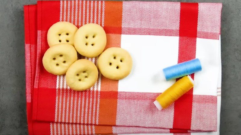 Button cookies