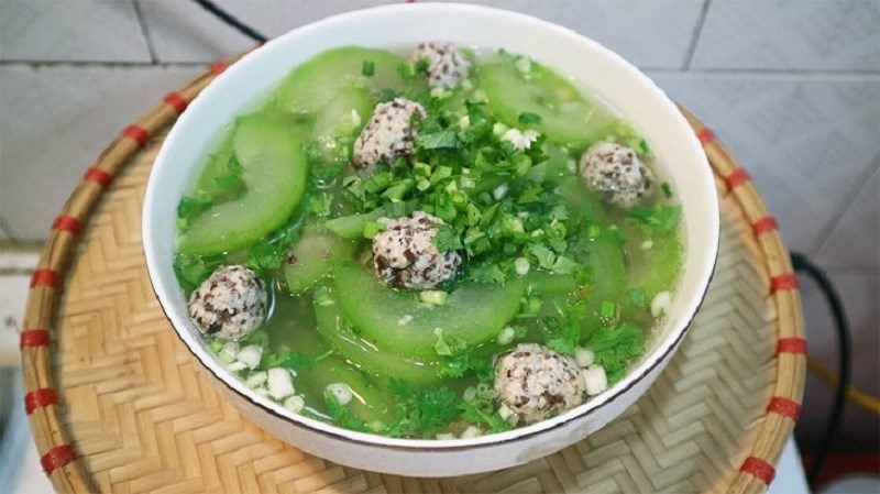 Winter melon soup with meatballs