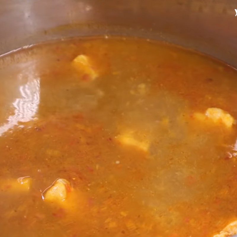 Step 6 Prepare the broth for the sour and spicy vegetarian hotpot