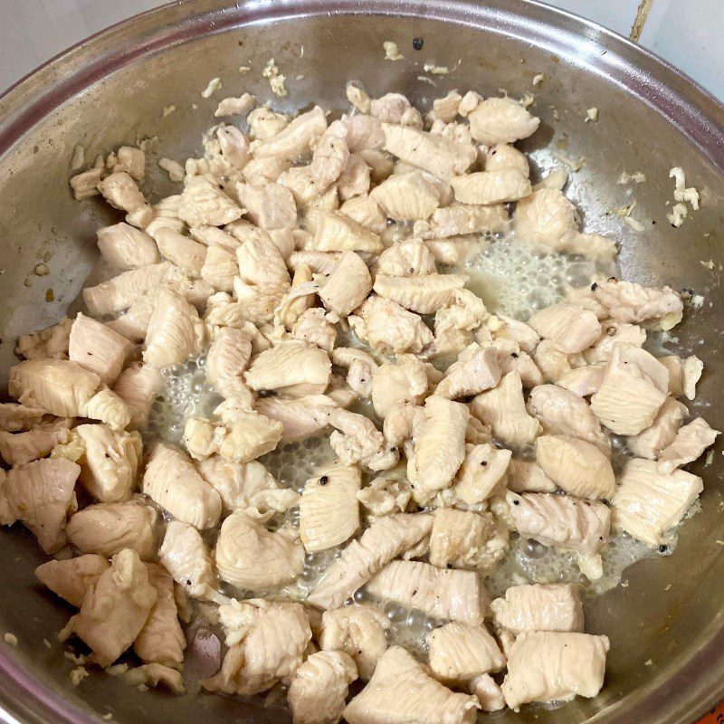 Step 3 Cook the chicken breast stir-fried with tomato Chicken breast stir-fried with tomato