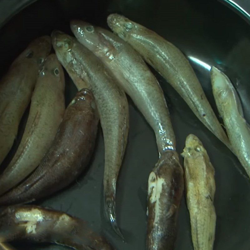 Step 3 Stew the fish with fermented soybean