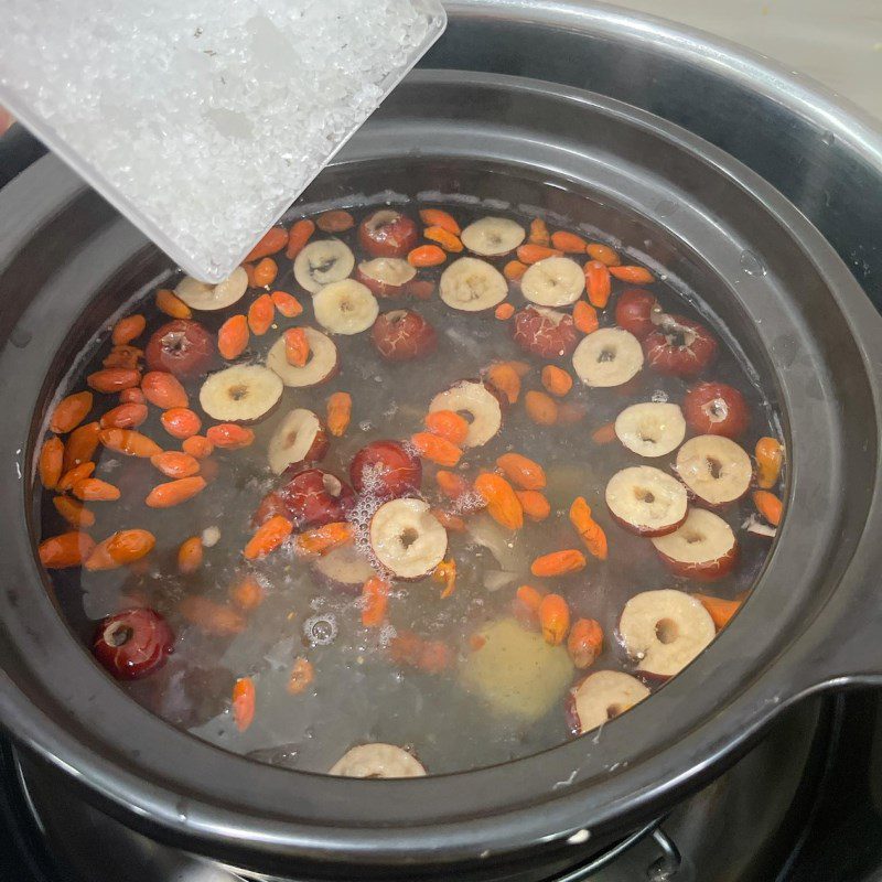 Step 2 Steamed Bird's Nest Steamed Bird's Nest with Red Dates and Chia Seeds (Recipe shared by a user)