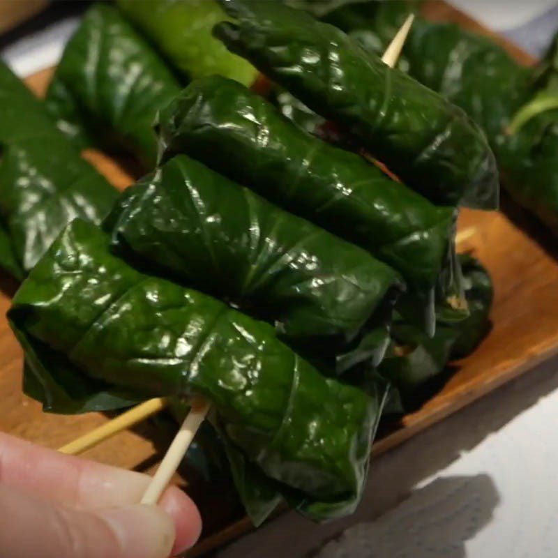 Step 4 Roll the beef with betel leaves using an air fryer