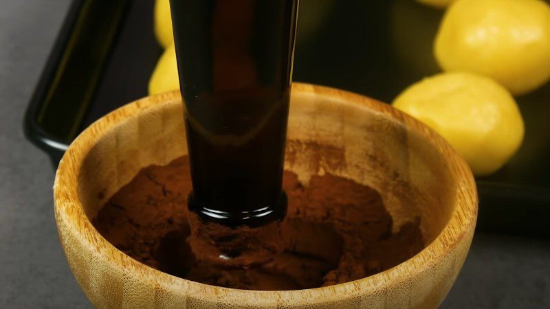 Dip the top of the bottle into cocoa powder.