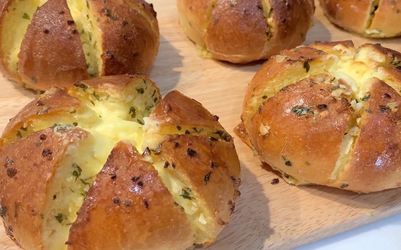 Garlic butter cheese bread using an air fryer