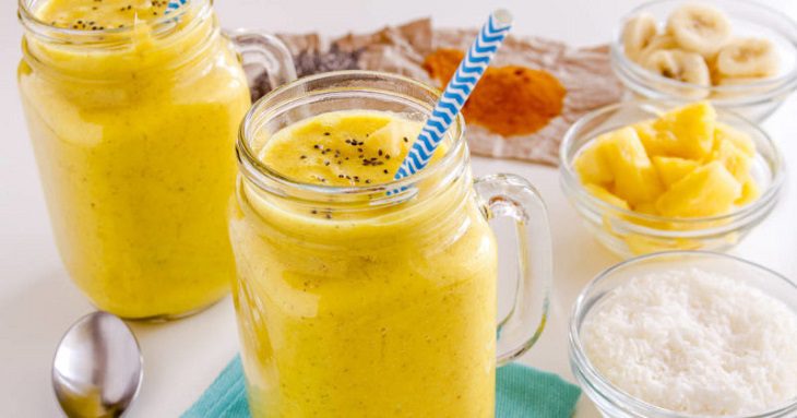  Banana, turmeric smoothie