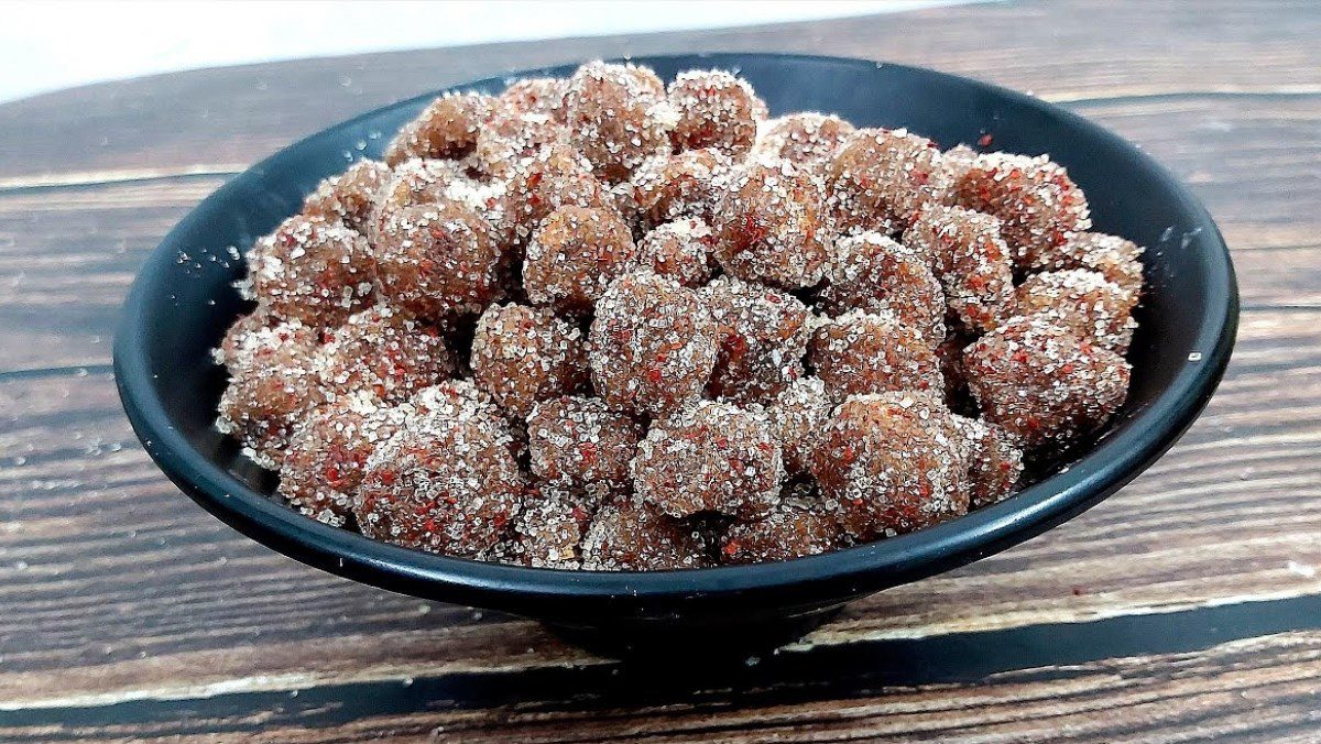 Tamarind candy with chili salt