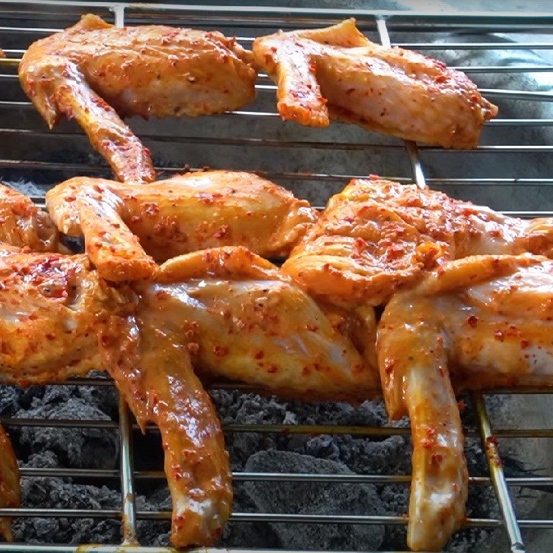 Step 3 Grill chicken wings Grilled chicken wings with fermented soybean paste