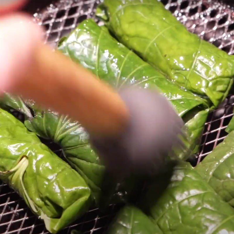 Step 5 Grill the beef with betel leaves using an air fryer