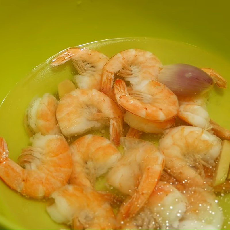 Step 2 Prepare and Boil Shrimp Bún gỏi dà Sóc Trăng