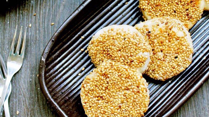 banana cake with cheese filling