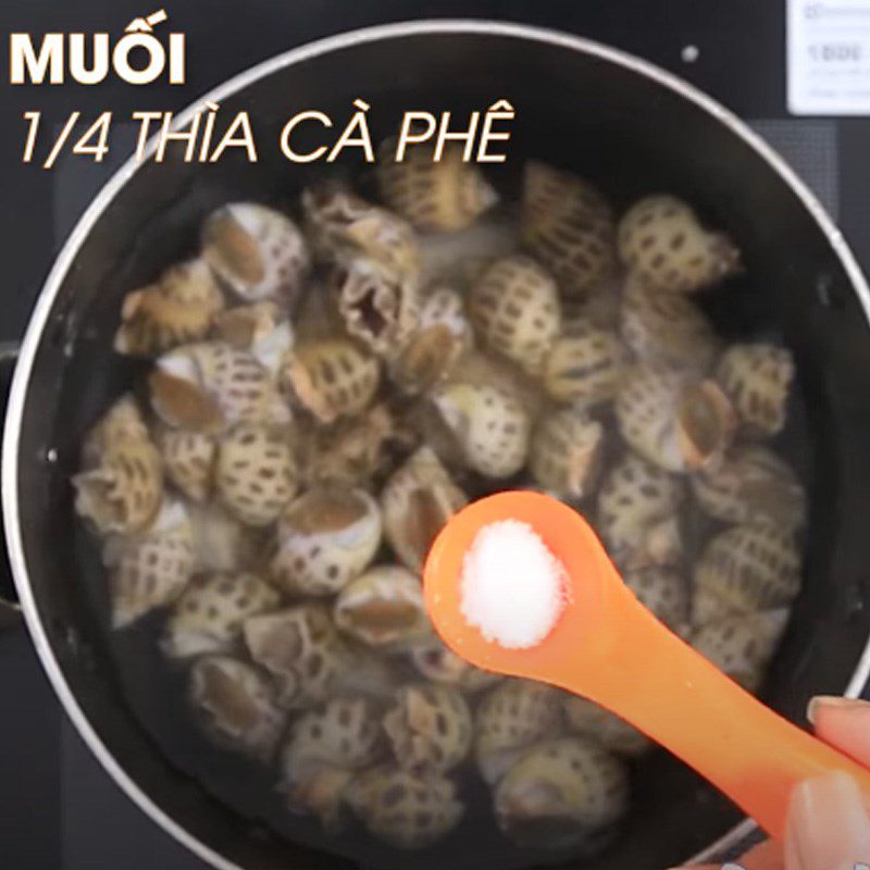 Step 2 Blanch the snails Fragrant snails stir-fried with tamarind