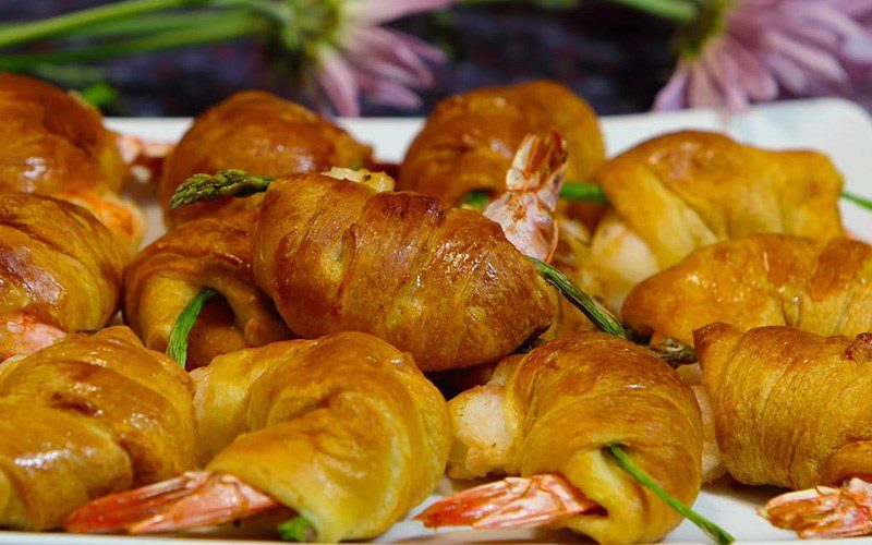 Fried shrimp rolls shaped like buffalo horns using an air fryer