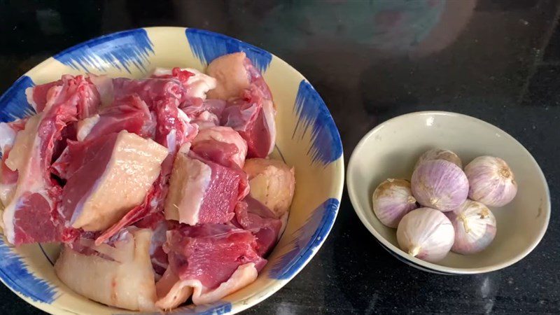 Ingredients for garlic fried duck dish