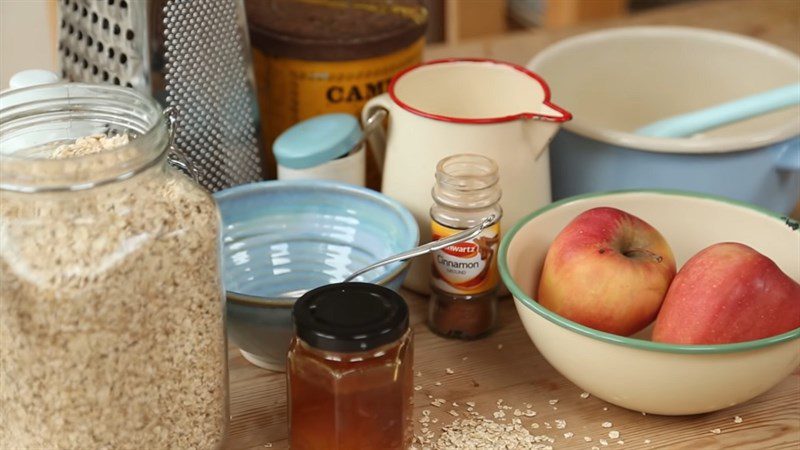 Ingredients for apple and honey oatmeal dish